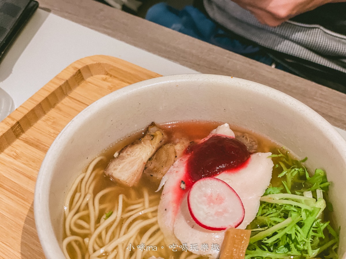 【內科美食】雞湯桑 Torisan 港墘店|雞湯大叔開的日式拉麵店!櫻花柚子湯頭清爽不膩口,捷運港墘站 - 第12張圖 【內科美食】雞湯桑 Torisan 港墘店|雞湯大叔開的日式拉麵店!櫻花柚子湯頭清爽不膩口,捷運港墘站