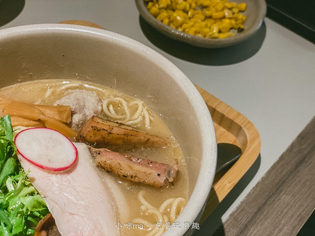【內科美食】雞湯桑 Torisan 港墘店|雞湯大叔開的日式拉麵店!櫻花柚子湯頭清爽不膩口,捷運港墘站 - 第16張圖 【內科美食】雞湯桑 Torisan 港墘店|雞湯大叔開的日式拉麵店!櫻花柚子湯頭清爽不膩口,捷運港墘站