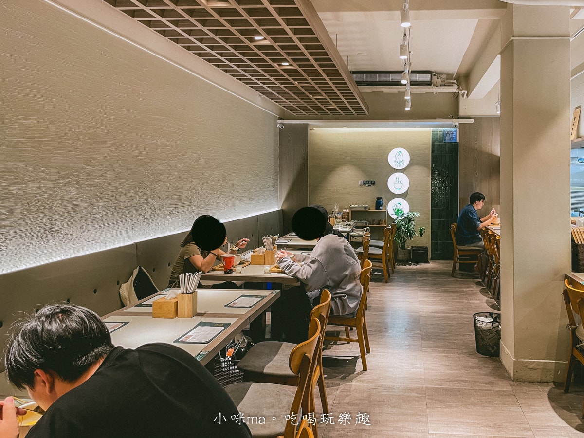 【內科美食】雞湯桑 Torisan 港墘店|雞湯大叔開的日式拉麵店!櫻花柚子湯頭清爽不膩口,捷運港墘站 - 第5張圖 【內科美食】雞湯桑 Torisan 港墘店|雞湯大叔開的日式拉麵店!櫻花柚子湯頭清爽不膩口,捷運港墘站