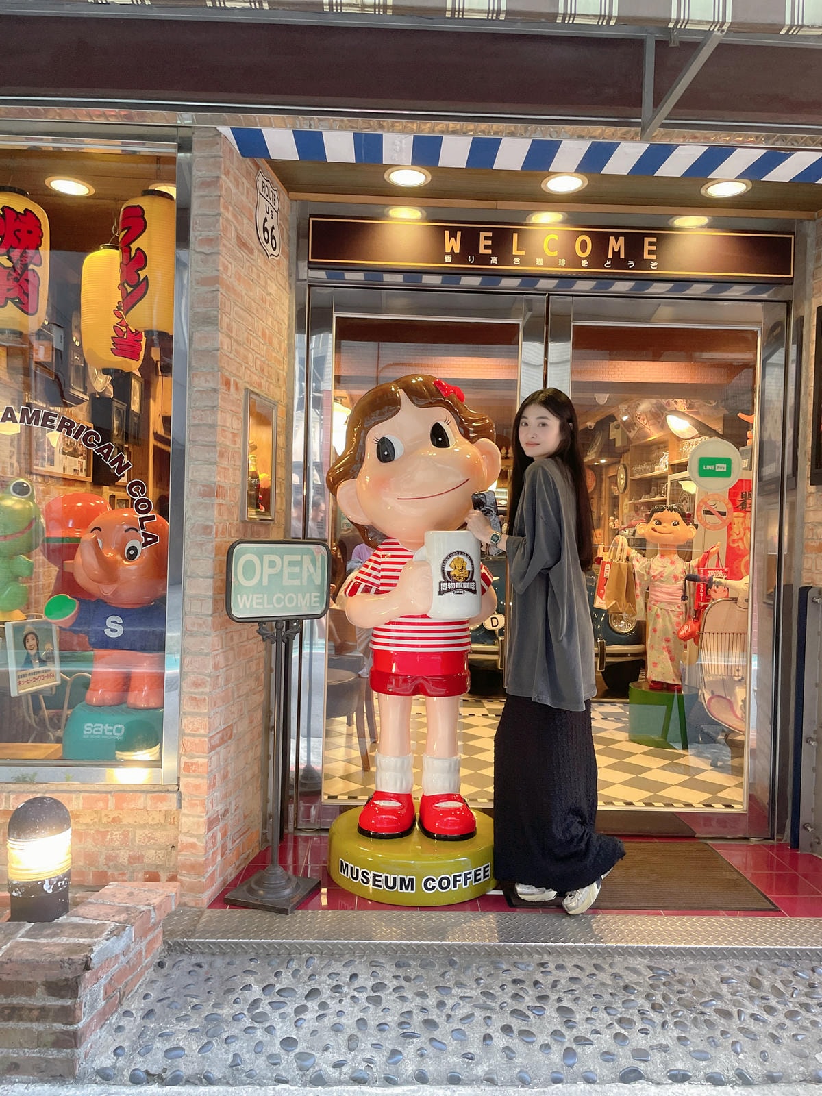 【國父紀念館美食】Museum Coffee 50年代博物館咖啡｜一秒走入日本昭和時代！滿滿古早味童玩、雜貨，好拍又能挖寶，平日不限時，捷運國父紀念館