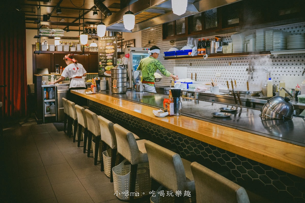 【台北美食】赤鐵廣島燒專賣店-民權店｜台北也吃得到正宗日本廣島燒，日本人開的，餡料堆疊11層有夠浮誇！捷運民權西路站