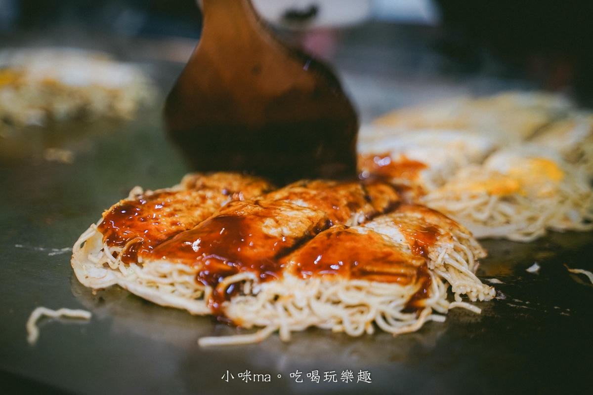 【台北美食】赤鐵廣島燒專賣店-民權店｜台北也吃得到正宗日本廣島燒，日本人開的，餡料堆疊11層有夠浮誇！捷運民權西路站