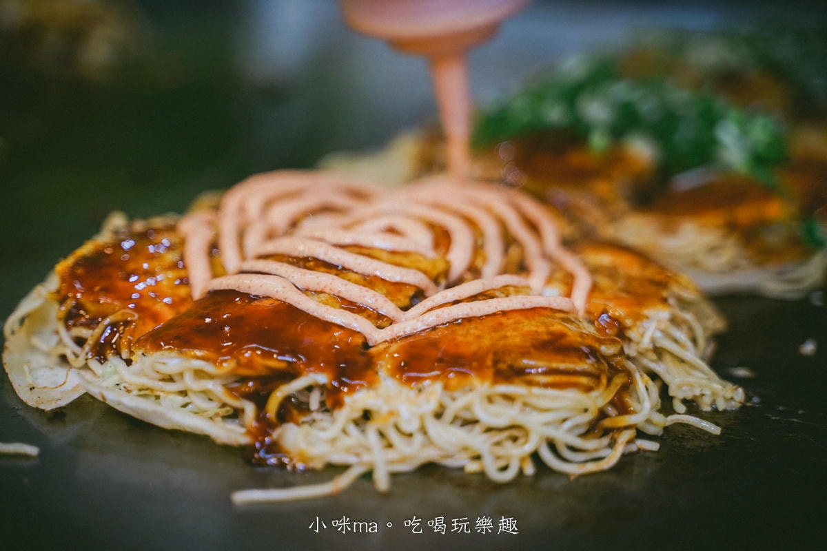 【台北美食】赤鐵廣島燒專賣店-民權店｜台北也吃得到正宗日本廣島燒，日本人開的，餡料堆疊11層有夠浮誇！捷運民權西路站