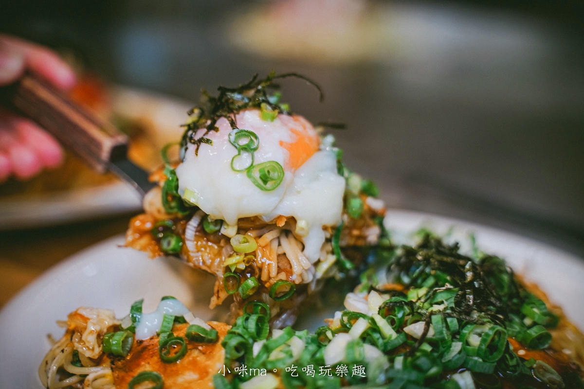 【台北美食】赤鐵廣島燒專賣店-民權店｜台北也吃得到正宗日本廣島燒，日本人開的，餡料堆疊11層有夠浮誇！捷運民權西路站