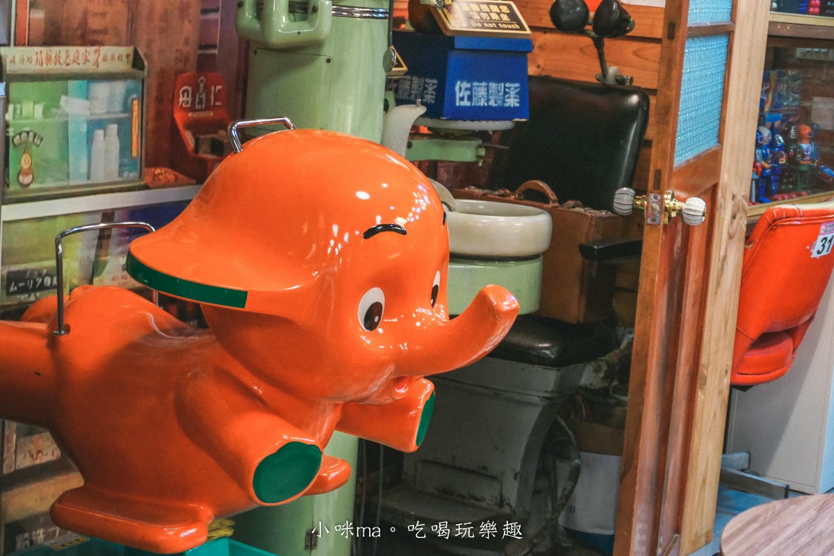 【國父紀念館美食】Museum Coffee 50年代博物館咖啡｜一秒走入日本昭和時代！滿滿古早味童玩、雜貨，好拍又能挖寶，平日不限時，捷運國父紀念館