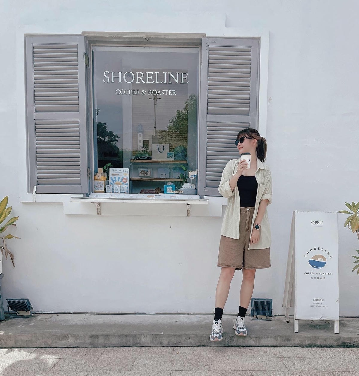 【旗津美食】Shoreline Coffee & Roaster 海岸線咖啡燈塔店|旗津最美的咖啡廳,制高點俯瞰整個港灣,配上白色燈塔,國外氛圍滿點 - 第18張圖 【旗津美食】Shoreline Coffee & Roaster 海岸線咖啡燈塔店|旗津最美的咖啡廳,制高點俯瞰整個港灣,配上白色燈塔,國外氛圍滿點