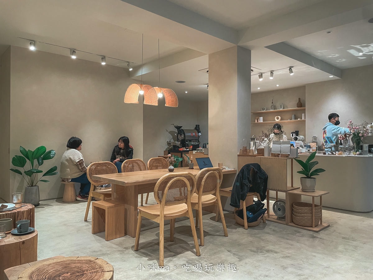 【內湖咖啡廳】AROS COFFEE 一縷光|內湖巷弄內韓系網美咖啡廳,奶茶色系配上滿室綠植超放鬆,捷運港墘站 - 第4張圖 【內湖咖啡廳】AROS COFFEE 一縷光|內湖巷弄內韓系網美咖啡廳,奶茶色系配上滿室綠植超放鬆,捷運港墘站