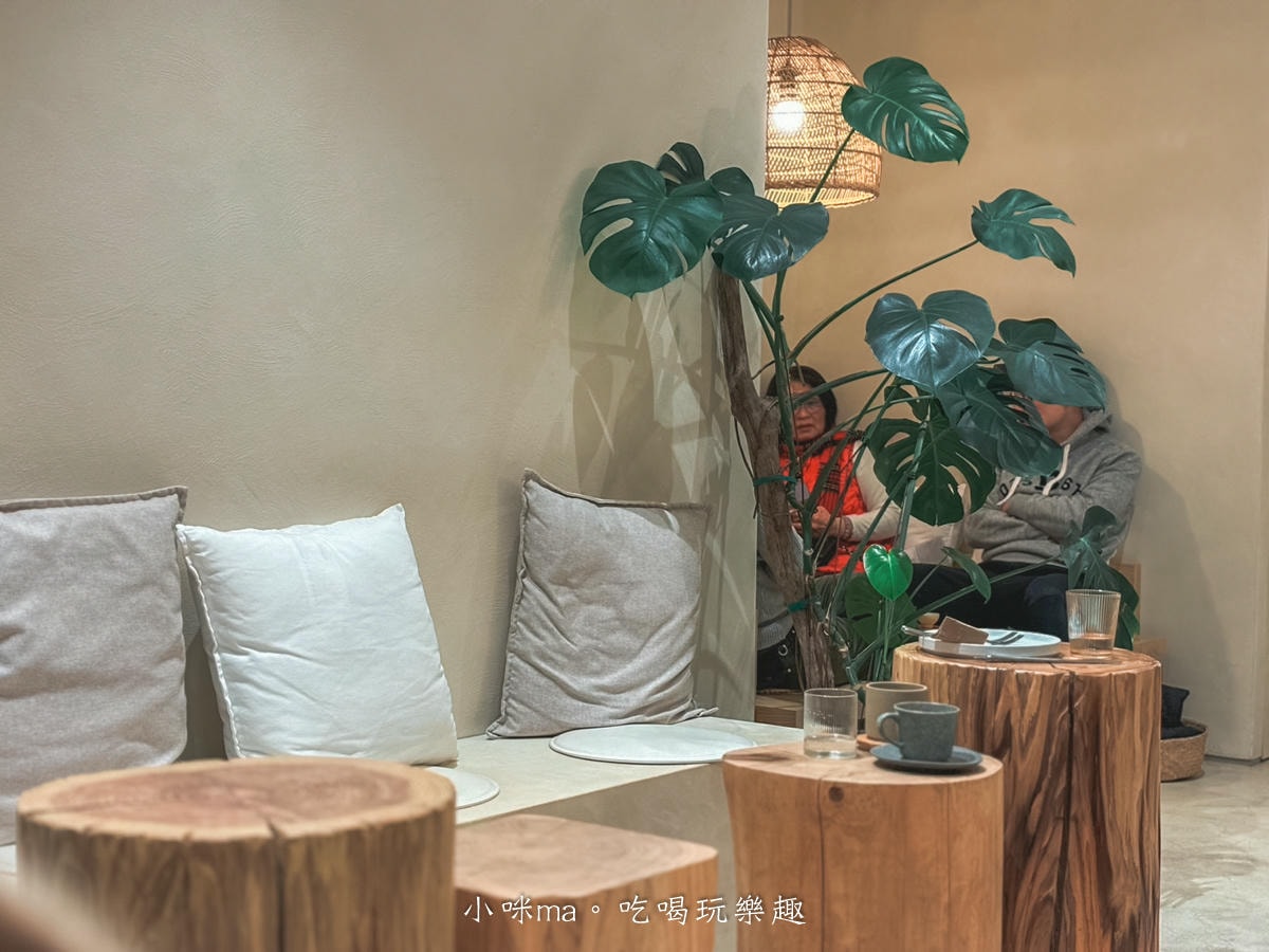 【內湖咖啡廳】AROS COFFEE 一縷光|內湖巷弄內韓系網美咖啡廳,奶茶色系配上滿室綠植超放鬆,捷運港墘站 - 第5張圖 【內湖咖啡廳】AROS COFFEE 一縷光|內湖巷弄內韓系網美咖啡廳,奶茶色系配上滿室綠植超放鬆,捷運港墘站