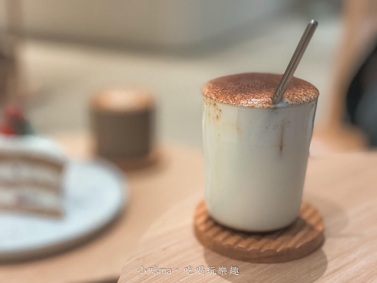 【內湖咖啡廳】AROS COFFEE 一縷光|內湖巷弄內韓系網美咖啡廳,奶茶色系配上滿室綠植超放鬆,捷運港墘站 - 第13張圖 【內湖咖啡廳】AROS COFFEE 一縷光|內湖巷弄內韓系網美咖啡廳,奶茶色系配上滿室綠植超放鬆,捷運港墘站