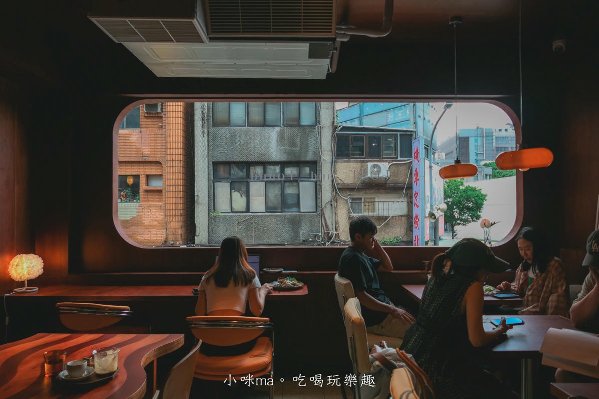 【西門町咖啡廳】LOST and Found 西門|信義安和爆紅的北歐風咖啡廳開二店啦,二層樓老宅有夠chill,寵物友善餐廳,捷運西門站 - 第7張圖 【西門町咖啡廳】LOST and Found 西門|信義安和爆紅的北歐風咖啡廳開二店啦,二層樓老宅有夠chill,寵物友善餐廳,捷運西門站