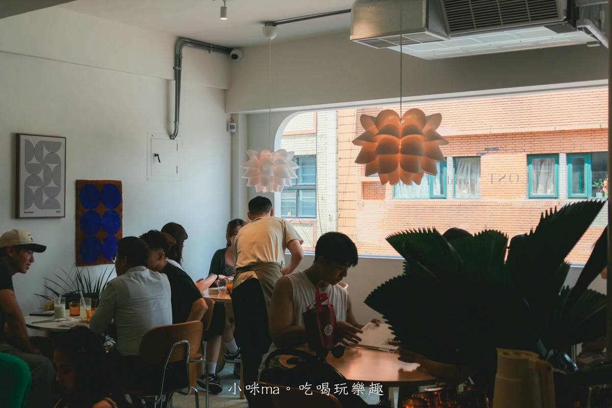 【西門町咖啡廳】LOST and Found 西門|信義安和爆紅的北歐風咖啡廳開二店啦,二層樓老宅有夠chill,寵物友善餐廳,捷運西門站 - 第8張圖 【西門町咖啡廳】LOST and Found 西門|信義安和爆紅的北歐風咖啡廳開二店啦,二層樓老宅有夠chill,寵物友善餐廳,捷運西門站