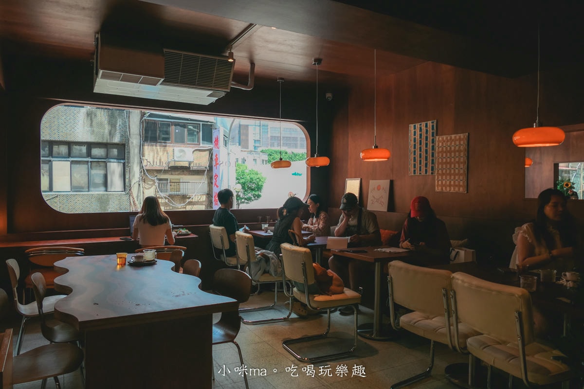【西門町咖啡廳】LOST and Found 西門|信義安和爆紅的北歐風咖啡廳開二店啦,二層樓老宅有夠chill,寵物友善餐廳,捷運西門站 - 第6張圖 【西門町咖啡廳】LOST and Found 西門|信義安和爆紅的北歐風咖啡廳開二店啦,二層樓老宅有夠chill,寵物友善餐廳,捷運西門站