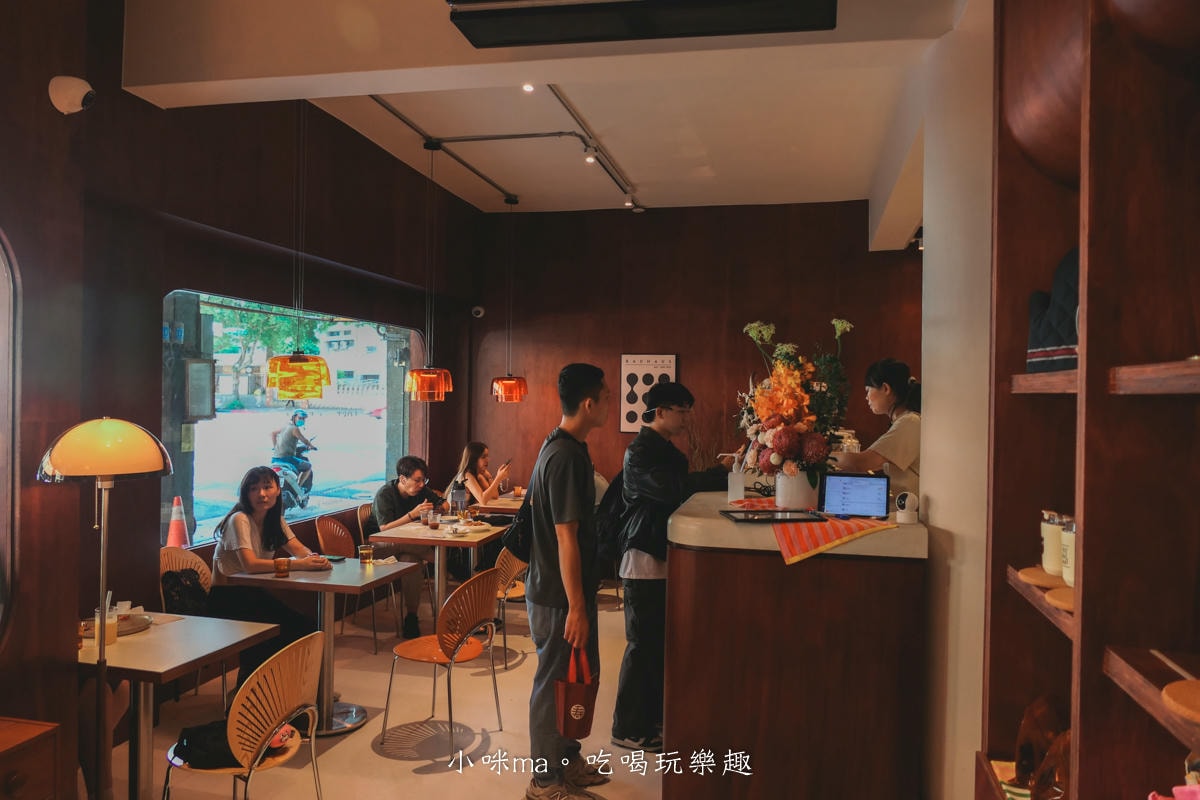 【西門町咖啡廳】LOST and Found 西門|信義安和爆紅的北歐風咖啡廳開二店啦,二層樓老宅有夠chill,寵物友善餐廳,捷運西門站 - 第3張圖 【西門町咖啡廳】LOST and Found 西門|信義安和爆紅的北歐風咖啡廳開二店啦,二層樓老宅有夠chill,寵物友善餐廳,捷運西門站