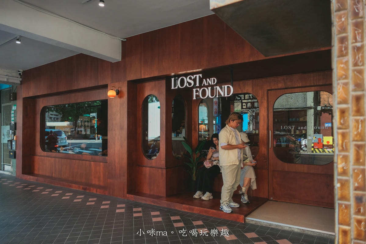 【西門町咖啡廳】LOST and Found 西門|信義安和爆紅的北歐風咖啡廳開二店啦,二層樓老宅有夠chill,寵物友善餐廳,捷運西門站 - 第2張圖 【西門町咖啡廳】LOST and Found 西門|信義安和爆紅的北歐風咖啡廳開二店啦,二層樓老宅有夠chill,寵物友善餐廳,捷運西門站