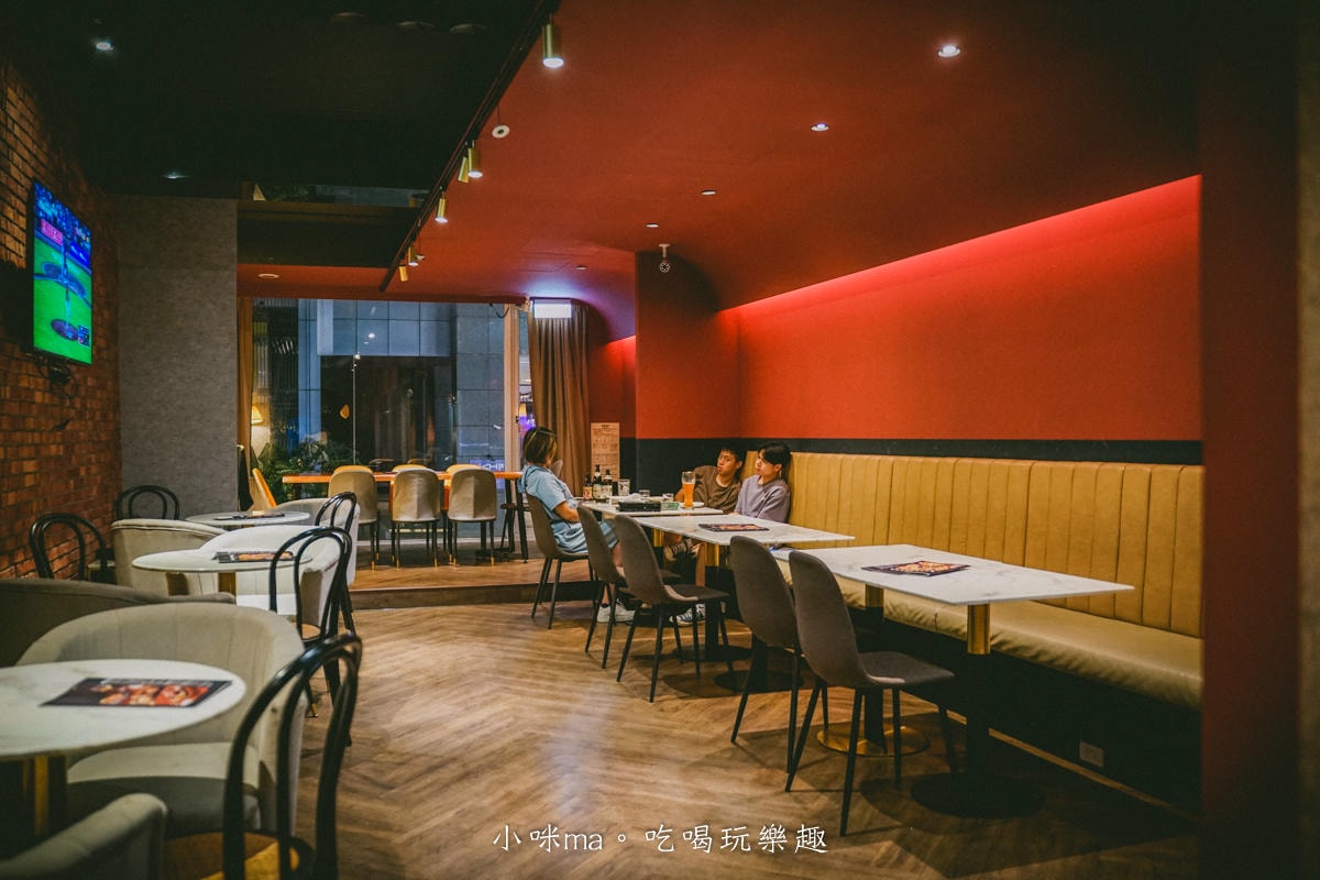 【板橋美食】The Wild Boar 野豬精釀啤酒餐酒館｜結合早午餐、義式料理、串燒的餐酒館，上百種精釀啤酒任你挑，google評論4.8顆星，捷運板橋站