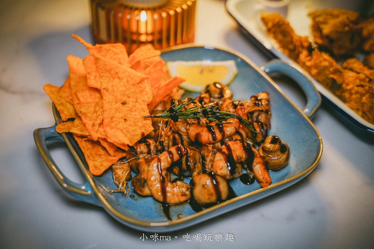 【板橋美食】The Wild Boar 野豬精釀啤酒餐酒館｜結合早午餐、義式料理、串燒的餐酒館，上百種精釀啤酒任你挑，google評論4.8顆星，捷運板橋站