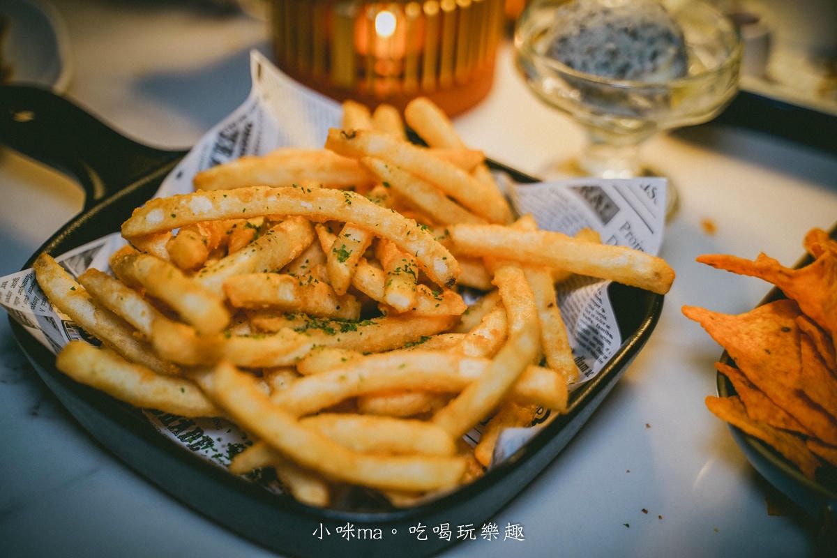 【板橋美食】The Wild Boar 野豬精釀啤酒餐酒館｜結合早午餐、義式料理、串燒的餐酒館，上百種精釀啤酒任你挑，google評論4.8顆星，捷運板橋站