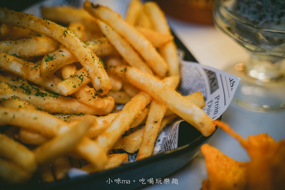 【板橋美食】The Wild Boar 野豬精釀啤酒餐酒館｜結合早午餐、義式料理、串燒的餐酒館，上百種精釀啤酒任你挑，google評論4.8顆星，捷運板橋站