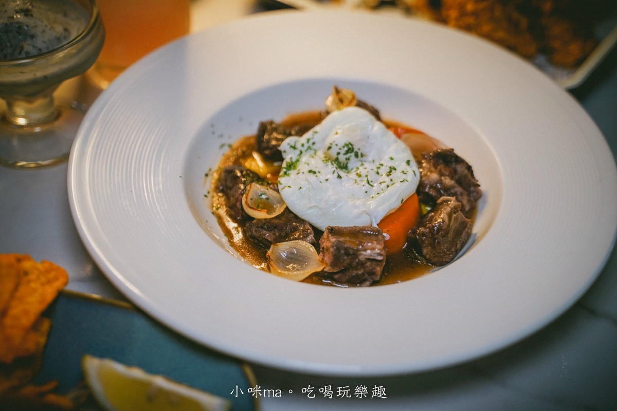 【板橋美食】The Wild Boar 野豬精釀啤酒餐酒館｜結合早午餐、義式料理、串燒的餐酒館，上百種精釀啤酒任你挑，google評論4.8顆星，捷運板橋站