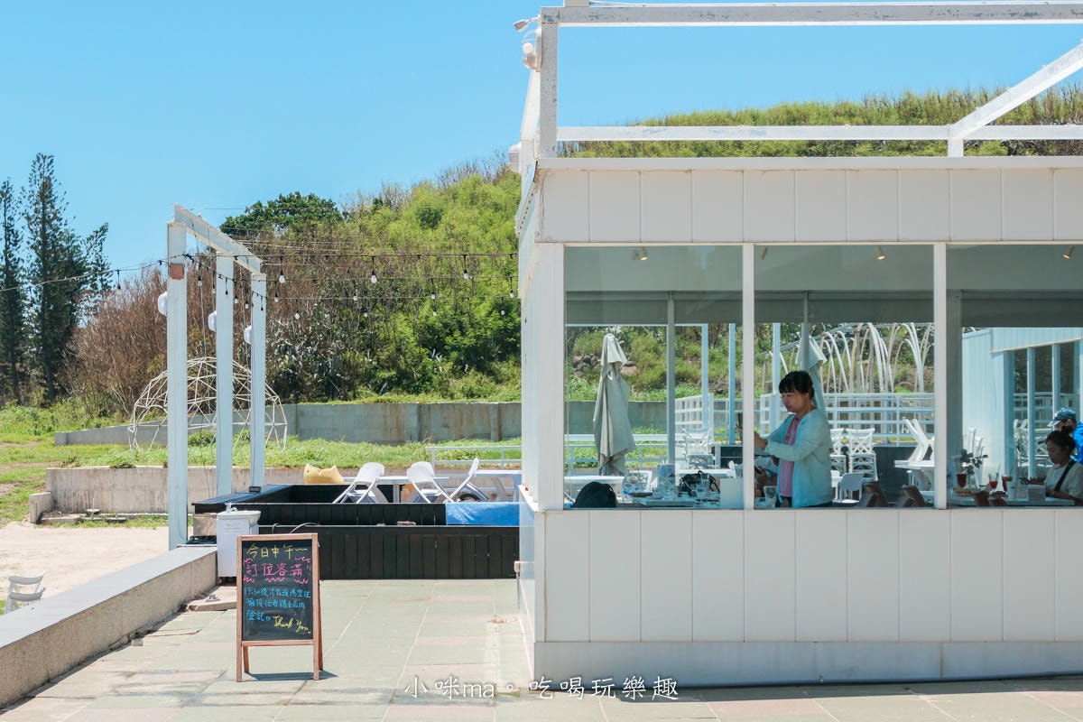 【澎湖美食】LANKA 藍卡景觀餐廳｜蒔裡沙灘旁最美的景觀餐廳，氛圍超chill，步行30秒直達海灘，還是寵物友善餐廳喔