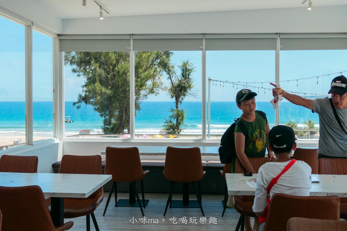 【澎湖美食】LANKA 藍卡景觀餐廳｜蒔裡沙灘旁最美的景觀餐廳，氛圍超chill，步行30秒直達海灘，還是寵物友善餐廳喔
