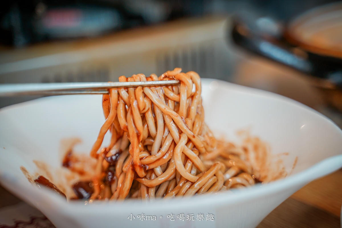 【韓式烤肉吃到飽】OKAY韓國烤肉｜499元暢快享韓式烤肉、炸雞、鍋物、小菜，韓味滿滿一次到位！中山站美食推薦