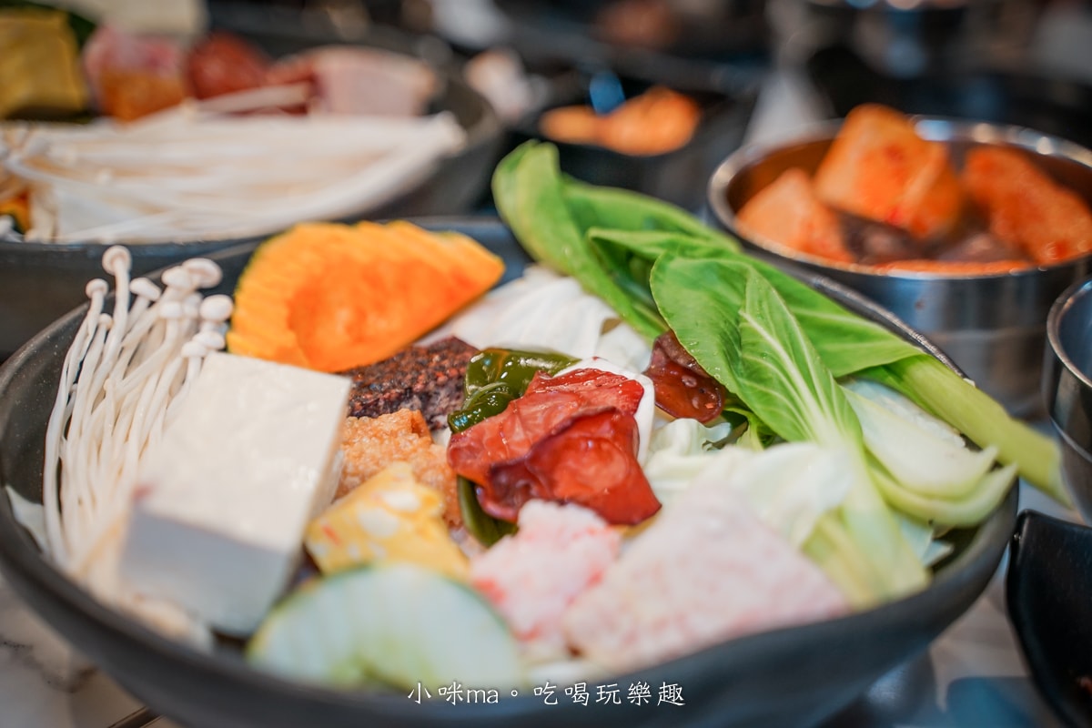 【中和火鍋推薦】焱焱燒鍋銅盤・鍋物｜積穗夜市高CP值火鍋吃到飽，銅盤烤肉＋火鍋一次滿足！
