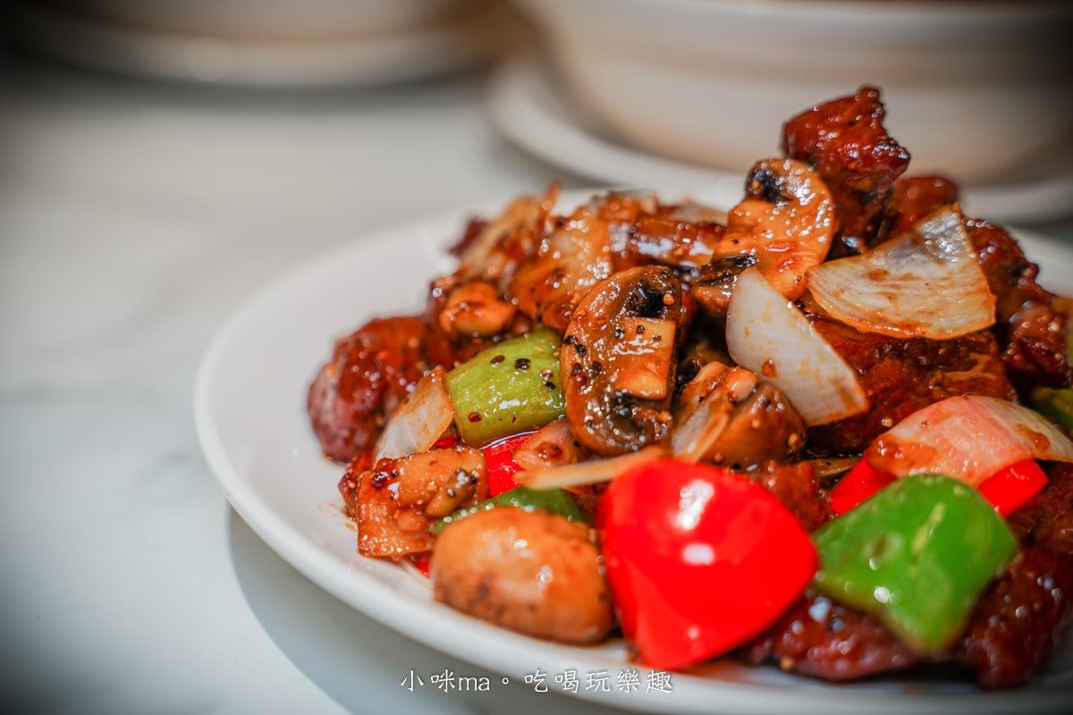 【北投明德站美食】左爺爺風味小館｜家常菜紅燒獅子頭超下飯！南洋咖哩雞、法式牛粒都必點～近捷運明德站、附停車資訊