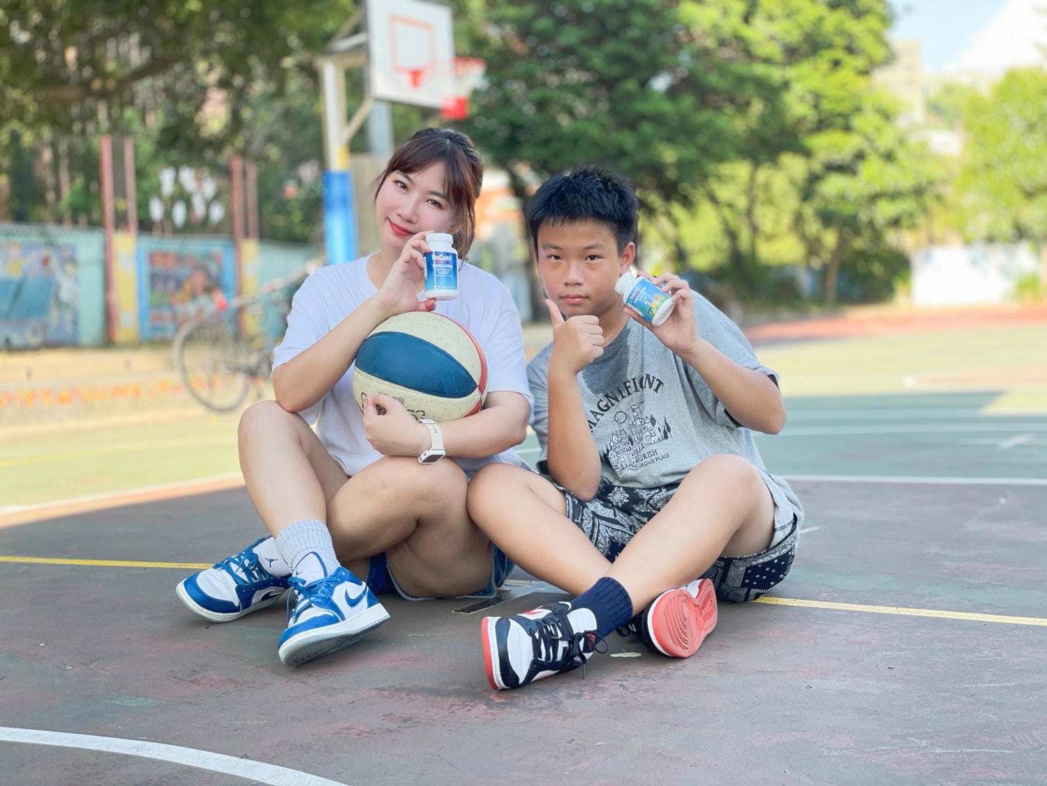 親子補鈣小日常｜百傲固力兒童＆成人咀嚼錠(水蜜桃×草莓口味)，全家都愛