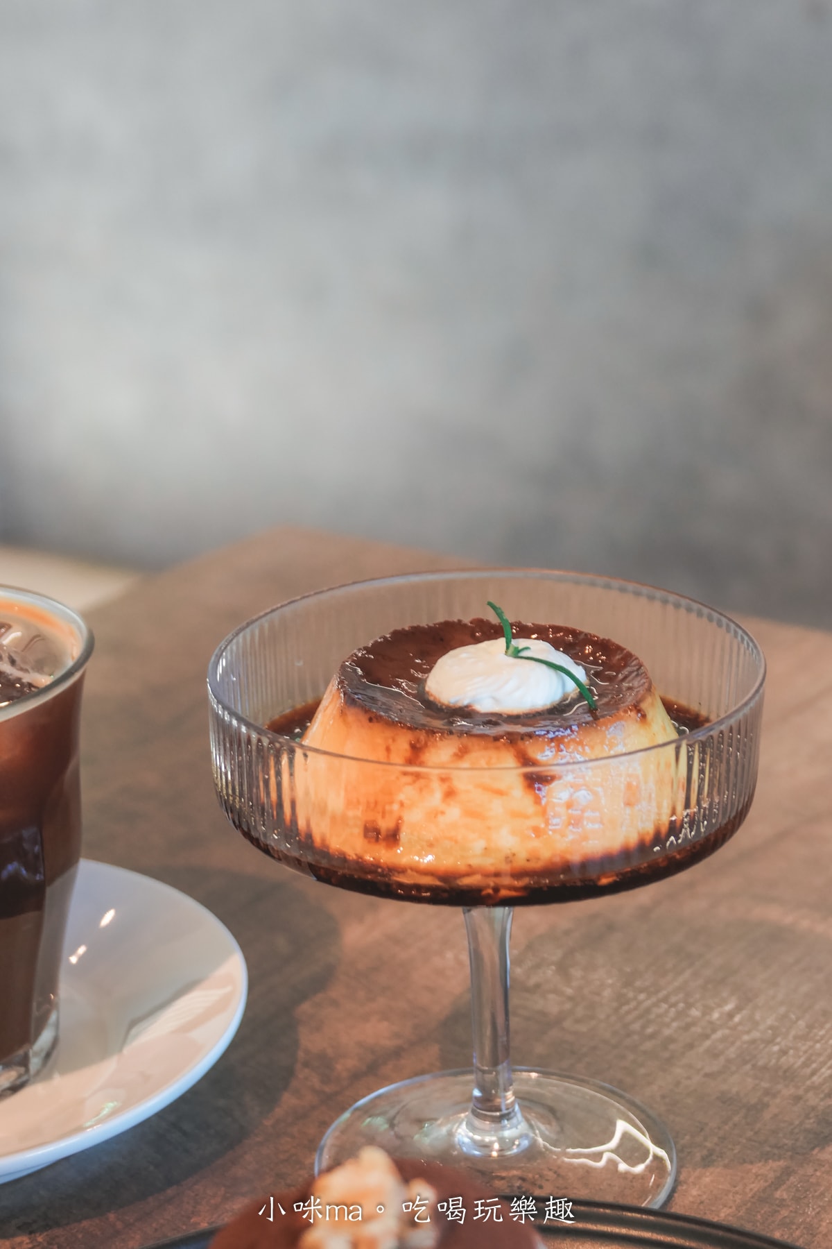 【北海岸咖啡廳】草里一號店 Cafe CaoLi｜純白老宅、海景第一排、必吃甜點攻略！石門咖啡廳推薦！