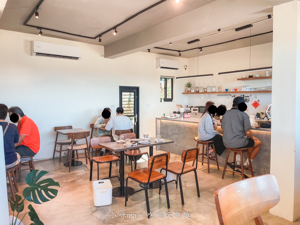 【北海岸咖啡廳】草里一號店 Cafe CaoLi｜純白老宅、海景第一排、必吃甜點攻略！石門咖啡廳推薦！