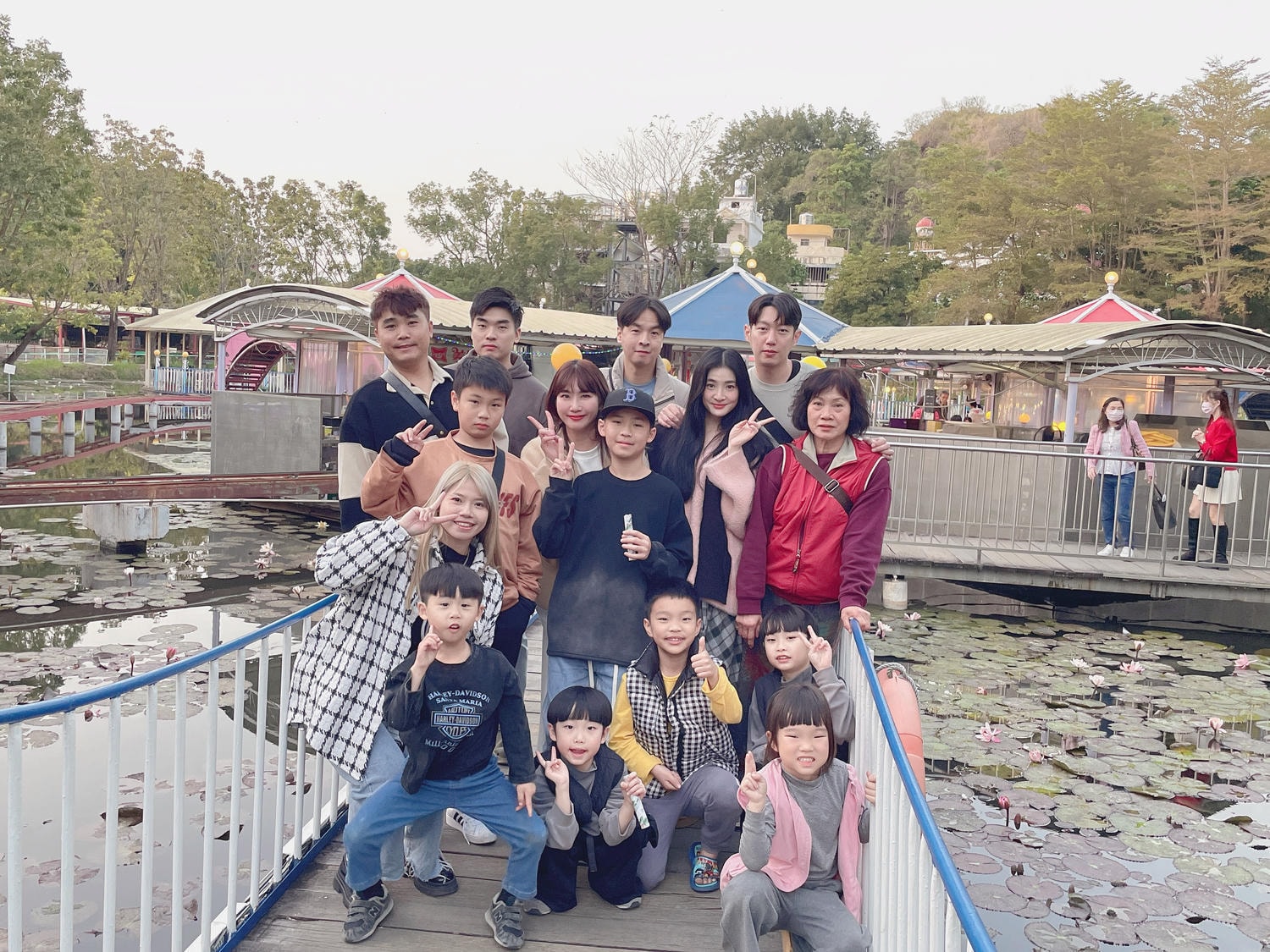 【高雄景觀餐廳推薦】翠湖水上景觀餐廳｜異國風情水上玻璃屋！高雄約會、家庭聚餐都超適合