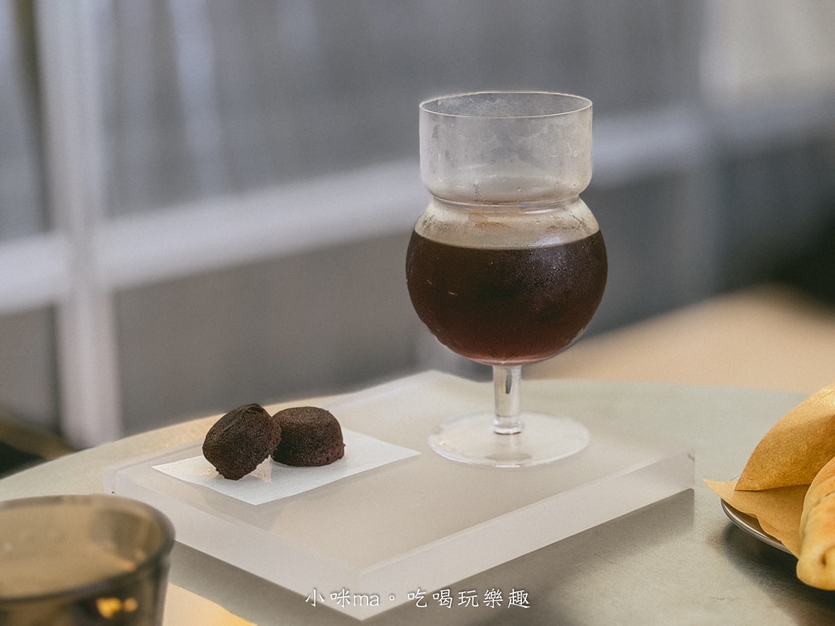 【青埔咖啡廳推薦】R.B.C COFFEE HEAD 咖啡專門店｜桃園最美太空艙預約制咖啡廳，精品手沖與甜點的完美結合