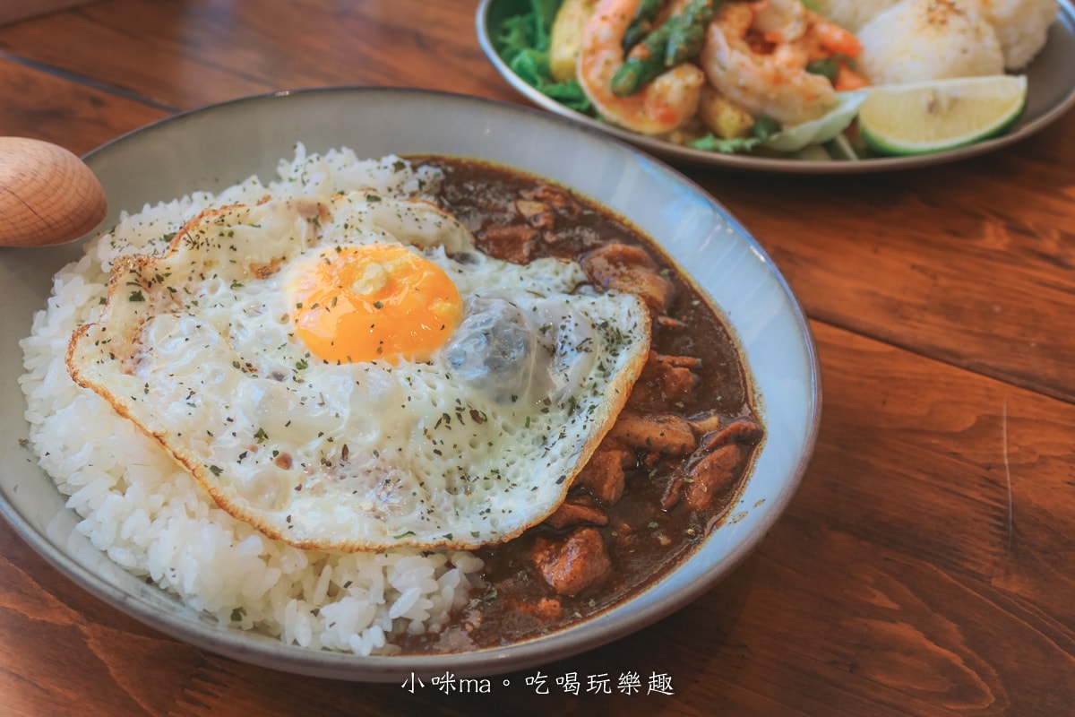 【桃園楊梅美食】野也 kissaten|藏在半山腰奶茶色系老宅咖啡廳、三隻巨型犬陪你喝咖啡,美到像在國外度假 - 第17張圖 【桃園楊梅美食】野也 kissaten|藏在半山腰奶茶色系老宅咖啡廳、三隻巨型犬陪你喝咖啡,美到像在國外度假