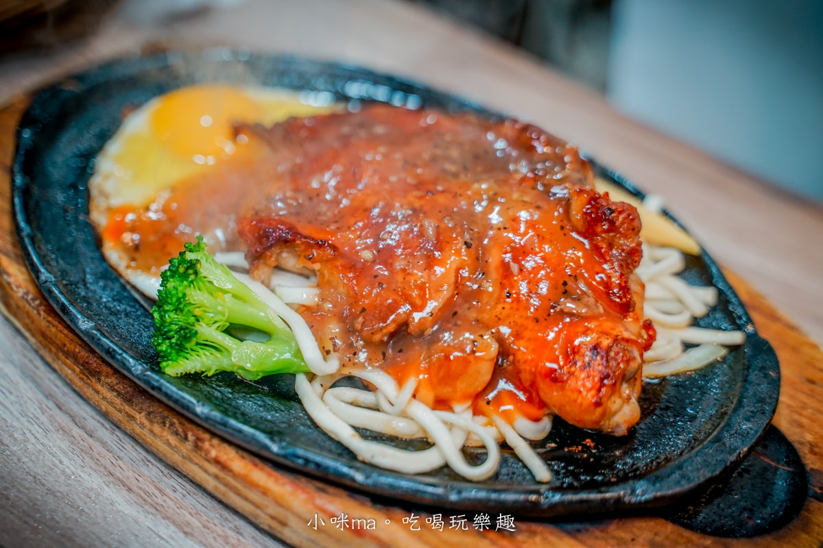 【天母牛排推薦】六分熟牛排｜從石牌夜市到德行東路，平價原肉牛排＋自助吧吃到飽