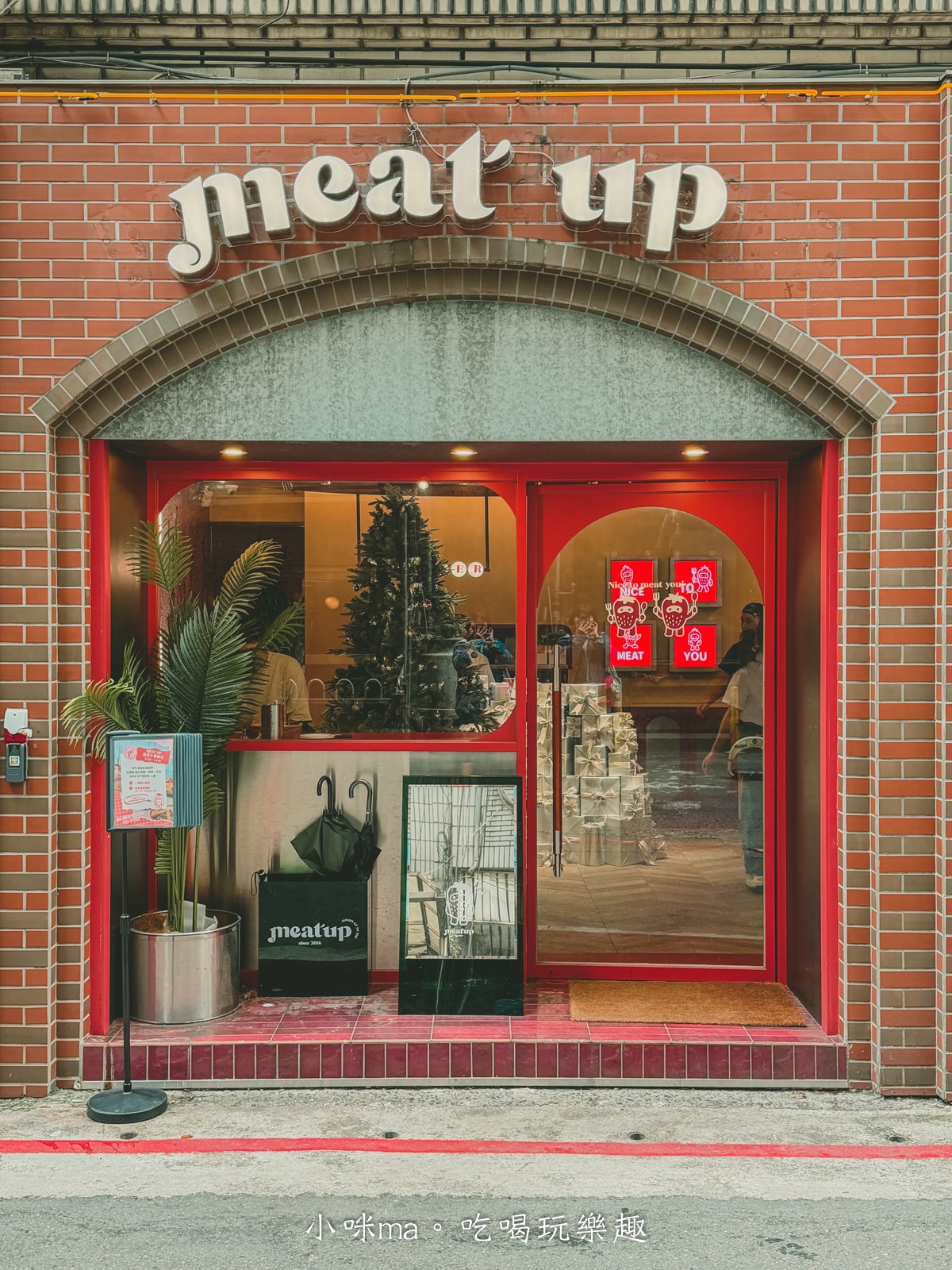 【中山站美食】Meat Up 覓晌 中山店|視覺系浮誇甜點、超強義大利麵,姐妹聚會必收藏的電影感餐廳! - 第3張圖 【中山站美食】Meat Up 覓晌 中山店|視覺系浮誇甜點、超強義大利麵,姐妹聚會必收藏的電影感餐廳!