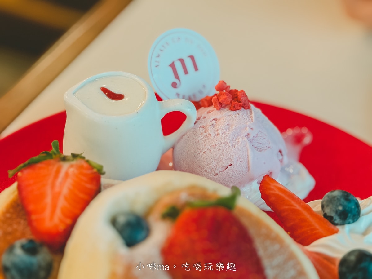 【中山站美食】Meat Up 覓晌 中山店|視覺系浮誇甜點、超強義大利麵,姐妹聚會必收藏的電影感餐廳! - 第18張圖 【中山站美食】Meat Up 覓晌 中山店|視覺系浮誇甜點、超強義大利麵,姐妹聚會必收藏的電影感餐廳!