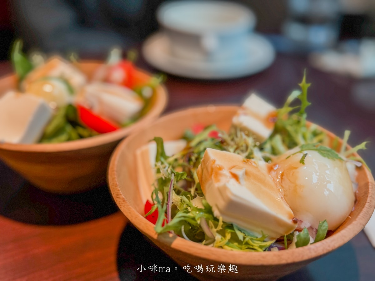 【士林站美食】日向洋食Hinata|隱身西服一條街的昭和復古喫茶店,濃郁咖哩與大人味布丁的優雅邂逅!(內含詳細菜單) 捷運士林站 - 第13張圖 【士林站美食】日向洋食Hinata|隱身西服一條街的昭和復古喫茶店,濃郁咖哩與大人味布丁的優雅邂逅!(內含詳細菜單) 捷運士林站