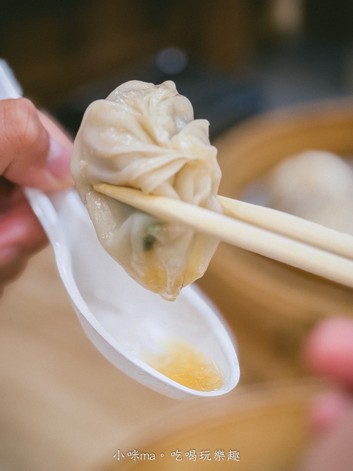 【內湖737美食】居和熹湯包|皮薄到透光!在地人激推「平價版鼎泰豐」,爆漿肉汁滿溢,內湖路737巷必吃老店(附菜單/交通) - 第11張圖 【內湖737美食】居和熹湯包|皮薄到透光!在地人激推「平價版鼎泰豐」,爆漿肉汁滿溢,內湖路737巷必吃老店(附菜單/交通)