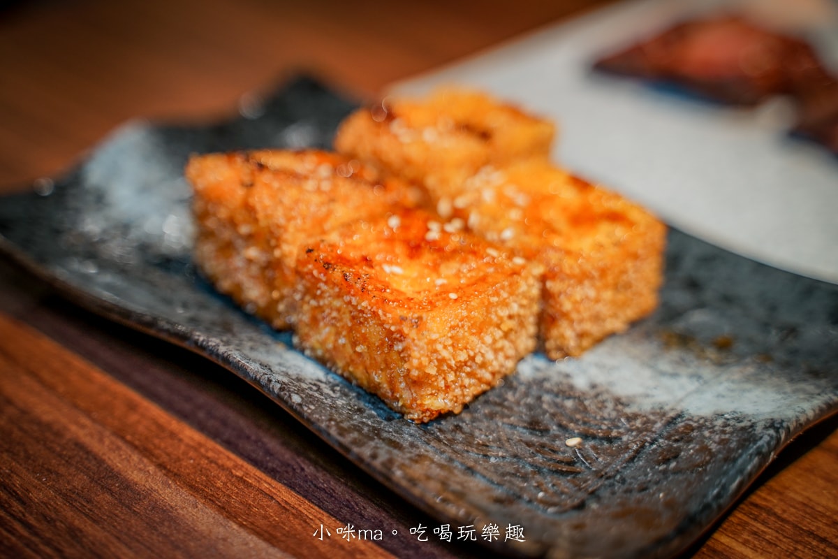【中山林森北路居酒屋推薦】 鑫炭號居酒屋｜林森北路巷弄隱藏版美味！厚切牛舌、月見雞肉丸必點！朋友聚餐小酌超有氣氛
