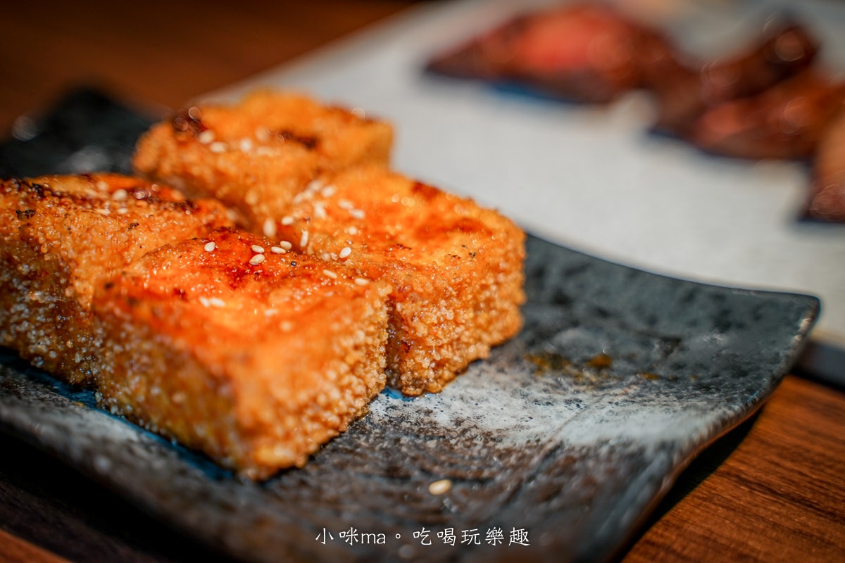 【中山林森北路居酒屋推薦】 鑫炭號居酒屋｜林森北路巷弄隱藏版美味！厚切牛舌、月見雞肉丸必點！朋友聚餐小酌超有氣氛