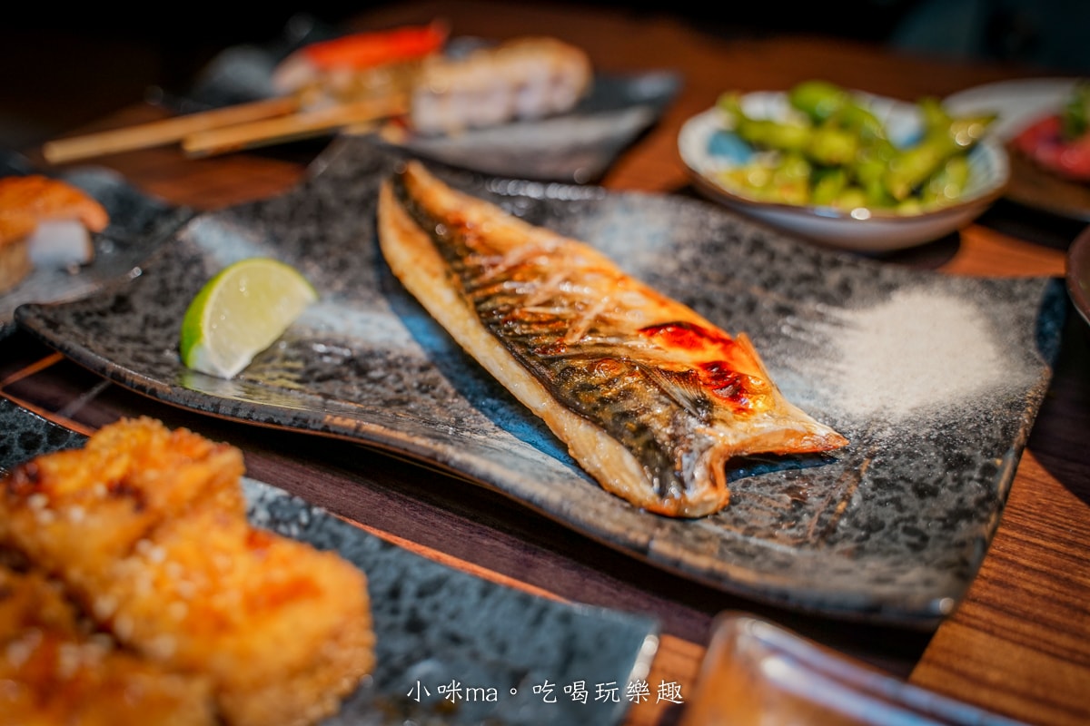 【中山林森北路居酒屋推薦】 鑫炭號居酒屋｜林森北路巷弄隱藏版美味！厚切牛舌、月見雞肉丸必點！朋友聚餐小酌超有氣氛