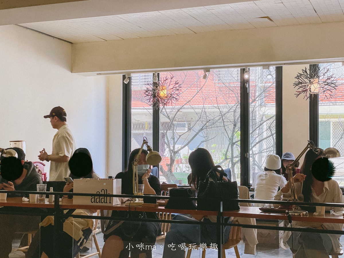 【市政府站咖啡廳】Arthere Café 上樓看看咖啡|信義區不限時咖啡廳推薦,早午餐+插座咖啡廳一坐一下午 - 第5張圖 【市政府站咖啡廳】Arthere Café 上樓看看咖啡|信義區不限時咖啡廳推薦,早午餐+插座咖啡廳一坐一下午