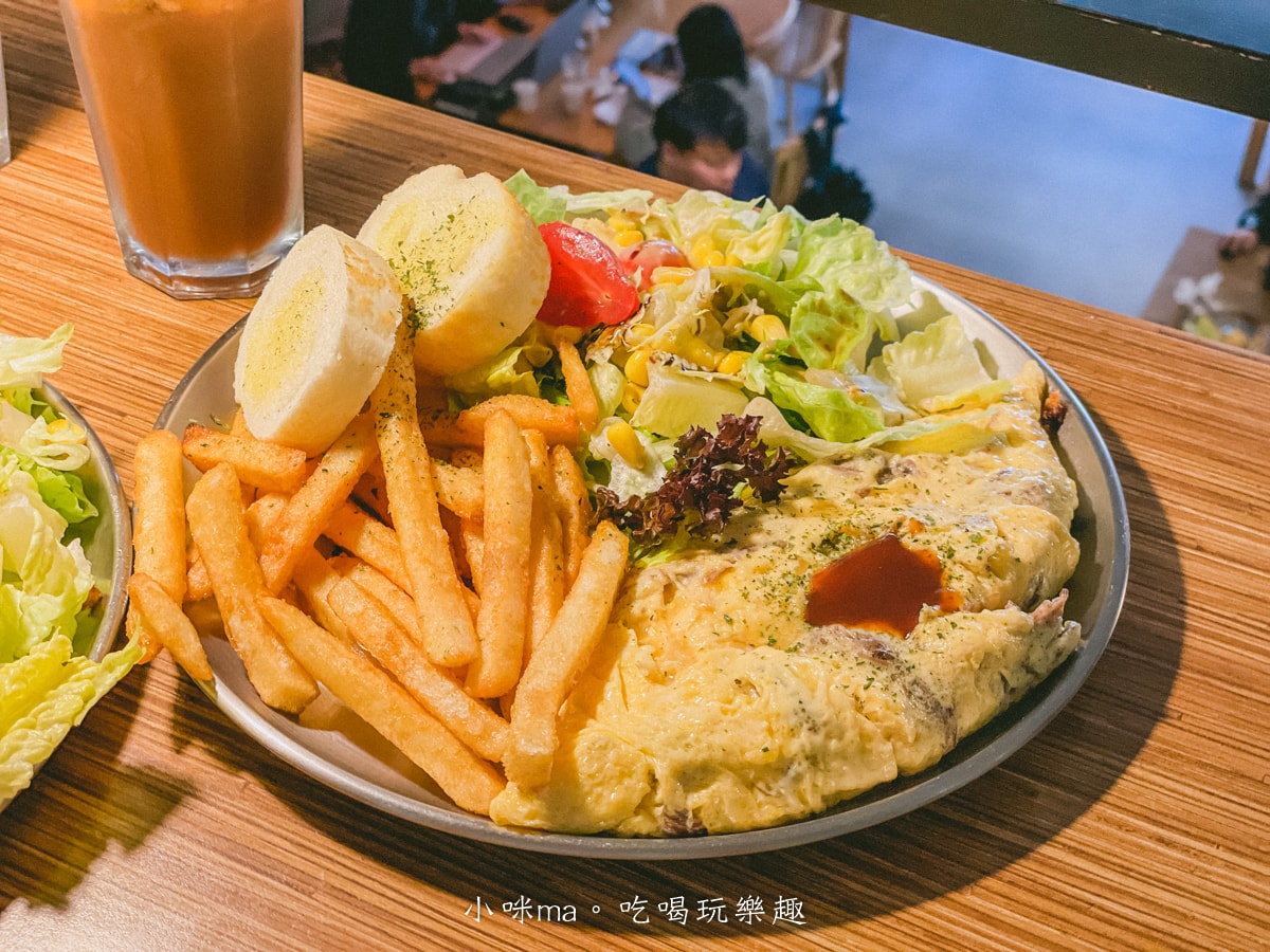 【市政府站咖啡廳】Arthere Café 上樓看看咖啡|信義區不限時咖啡廳推薦,早午餐+插座咖啡廳一坐一下午 - 第13張圖 【市政府站咖啡廳】Arthere Café 上樓看看咖啡|信義區不限時咖啡廳推薦,早午餐+插座咖啡廳一坐一下午