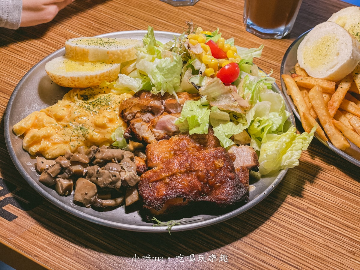【市政府站咖啡廳】Arthere Café 上樓看看咖啡|信義區不限時咖啡廳推薦,早午餐+插座咖啡廳一坐一下午 - 第11張圖 【市政府站咖啡廳】Arthere Café 上樓看看咖啡|信義區不限時咖啡廳推薦,早午餐+插座咖啡廳一坐一下午