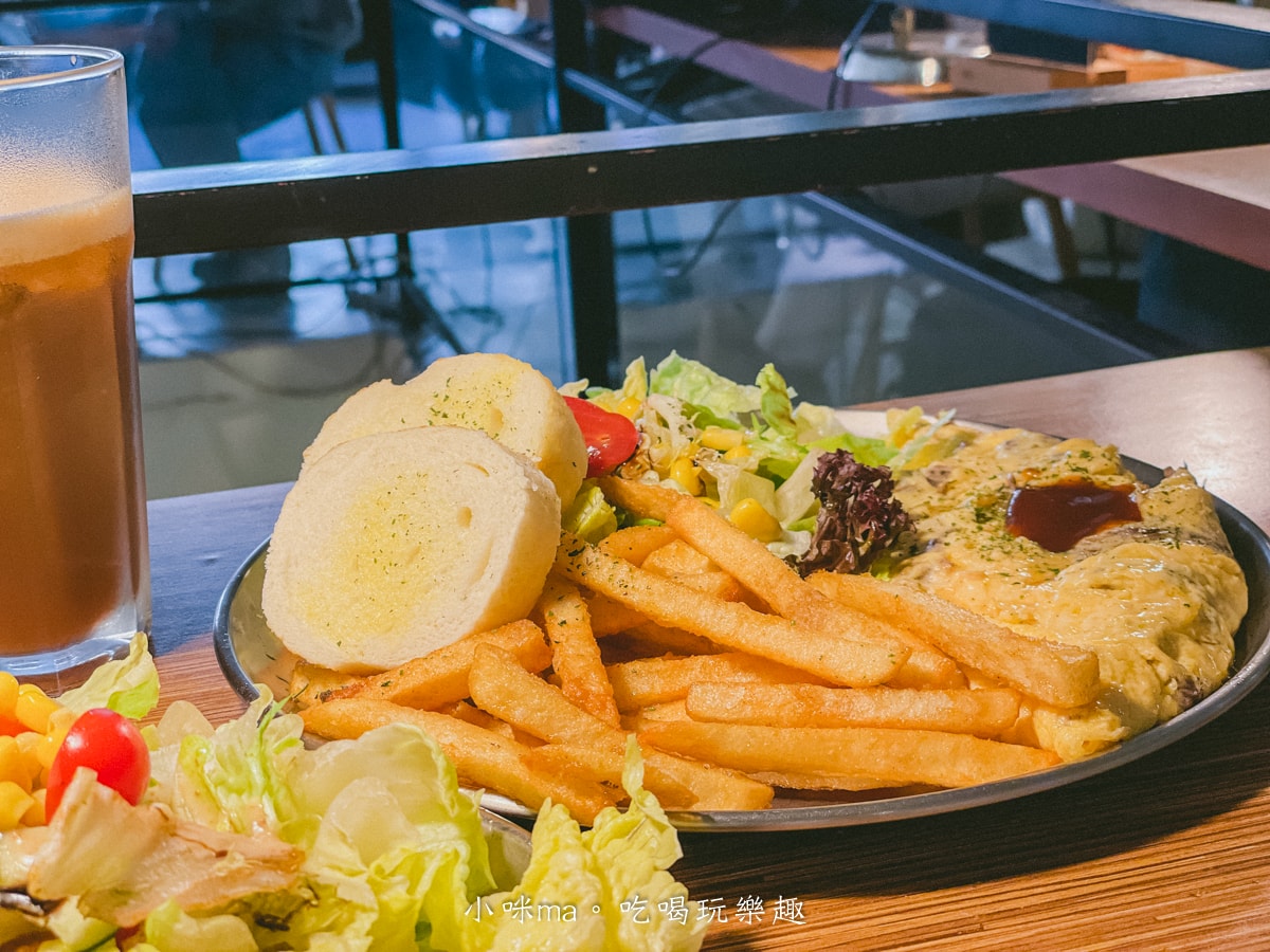 【市政府站咖啡廳】Arthere Café 上樓看看咖啡|信義區不限時咖啡廳推薦,早午餐+插座咖啡廳一坐一下午 - 第14張圖 【市政府站咖啡廳】Arthere Café 上樓看看咖啡|信義區不限時咖啡廳推薦,早午餐+插座咖啡廳一坐一下午