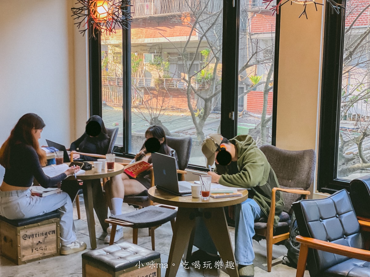 【市政府站咖啡廳】Arthere Café 上樓看看咖啡|信義區不限時咖啡廳推薦,早午餐+插座咖啡廳一坐一下午 - 第6張圖 【市政府站咖啡廳】Arthere Café 上樓看看咖啡|信義區不限時咖啡廳推薦,早午餐+插座咖啡廳一坐一下午