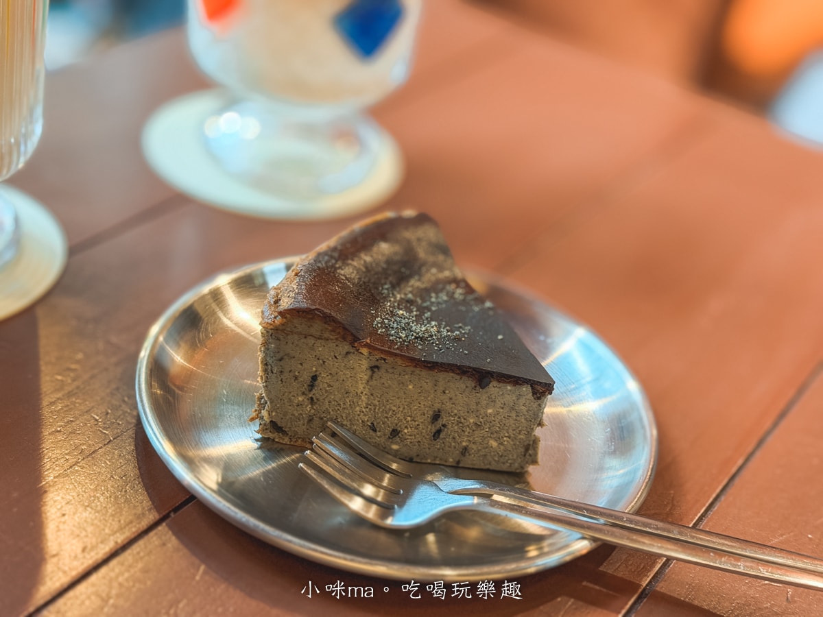 【中壢咖啡廳】我們。他們|隱身老街溪畔的老宅秘境,沒客滿不限時、超推芝麻巴斯克! - 第22張圖 【中壢咖啡廳】我們。他們|隱身老街溪畔的老宅秘境,沒客滿不限時、超推芝麻巴斯克!