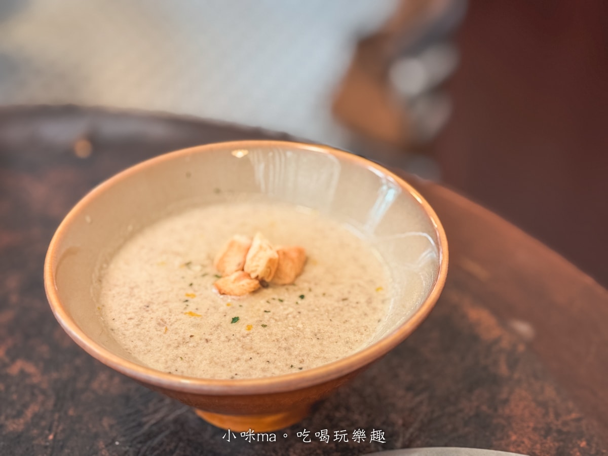 【公館美食】炭波波喫茶|昭和復古咖啡廳爆紅!漢堡排咖哩、布丁必吃,台電大樓下午茶推薦 - 第16張圖 【公館美食】炭波波喫茶|昭和復古咖啡廳爆紅!漢堡排咖哩、布丁必吃,台電大樓下午茶推薦
