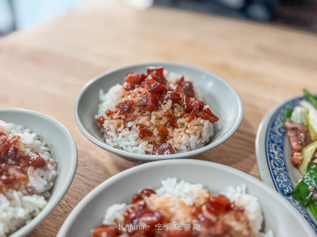 【台南美食】西羅殿牛肉湯|米其林必比登推薦!點湯就送「黑金肉燥飯」太狂了~粉嫩溫體牛清甜入魂,內行老饕必排這間! - 第11張圖 【台南美食】西羅殿牛肉湯|米其林必比登推薦!點湯就送「黑金肉燥飯」太狂了~粉嫩溫體牛清甜入魂,內行老饕必排這間!